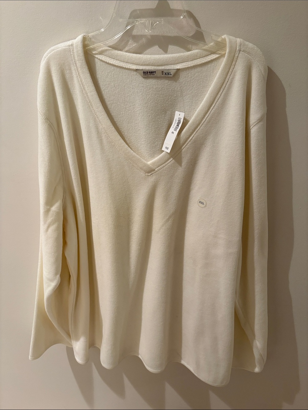 Old Navy Cream V-Neck Pullover Sweater